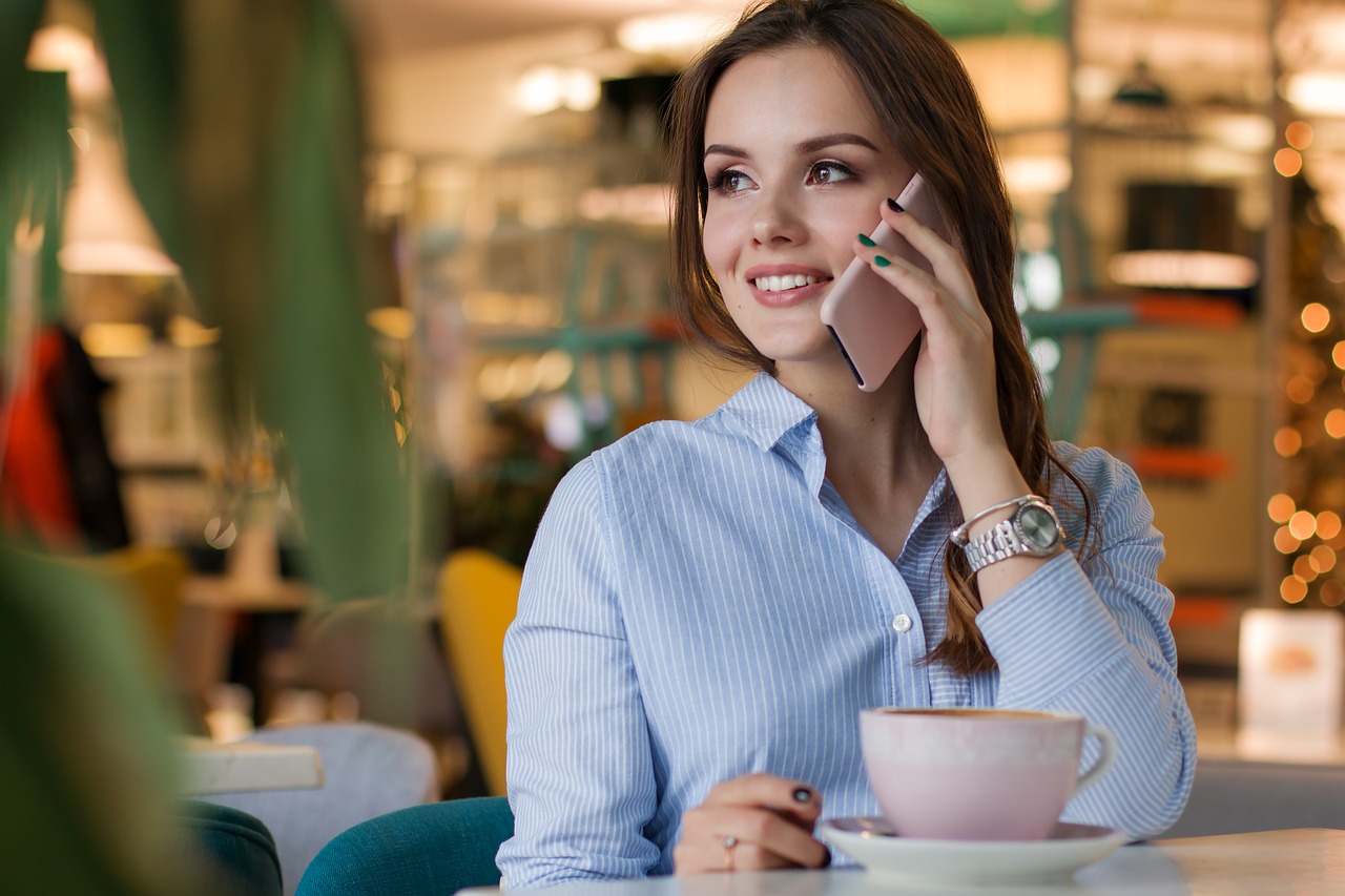 frau im Café